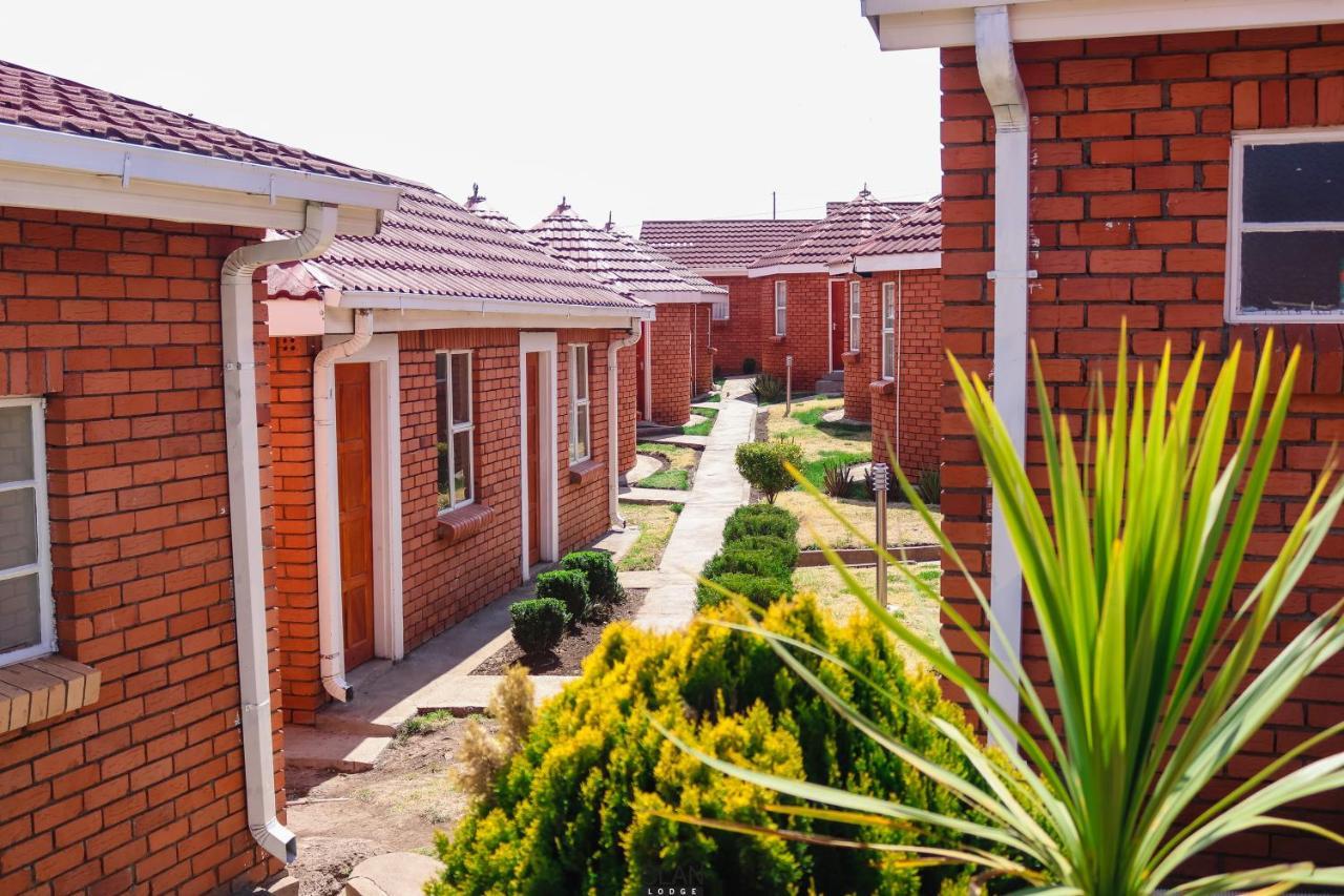 The Clan Lodge Mohlanapeng Bagian luar foto