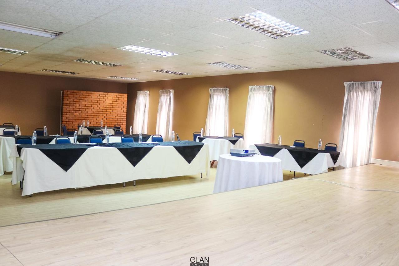 The Clan Lodge Mohlanapeng Bagian luar foto